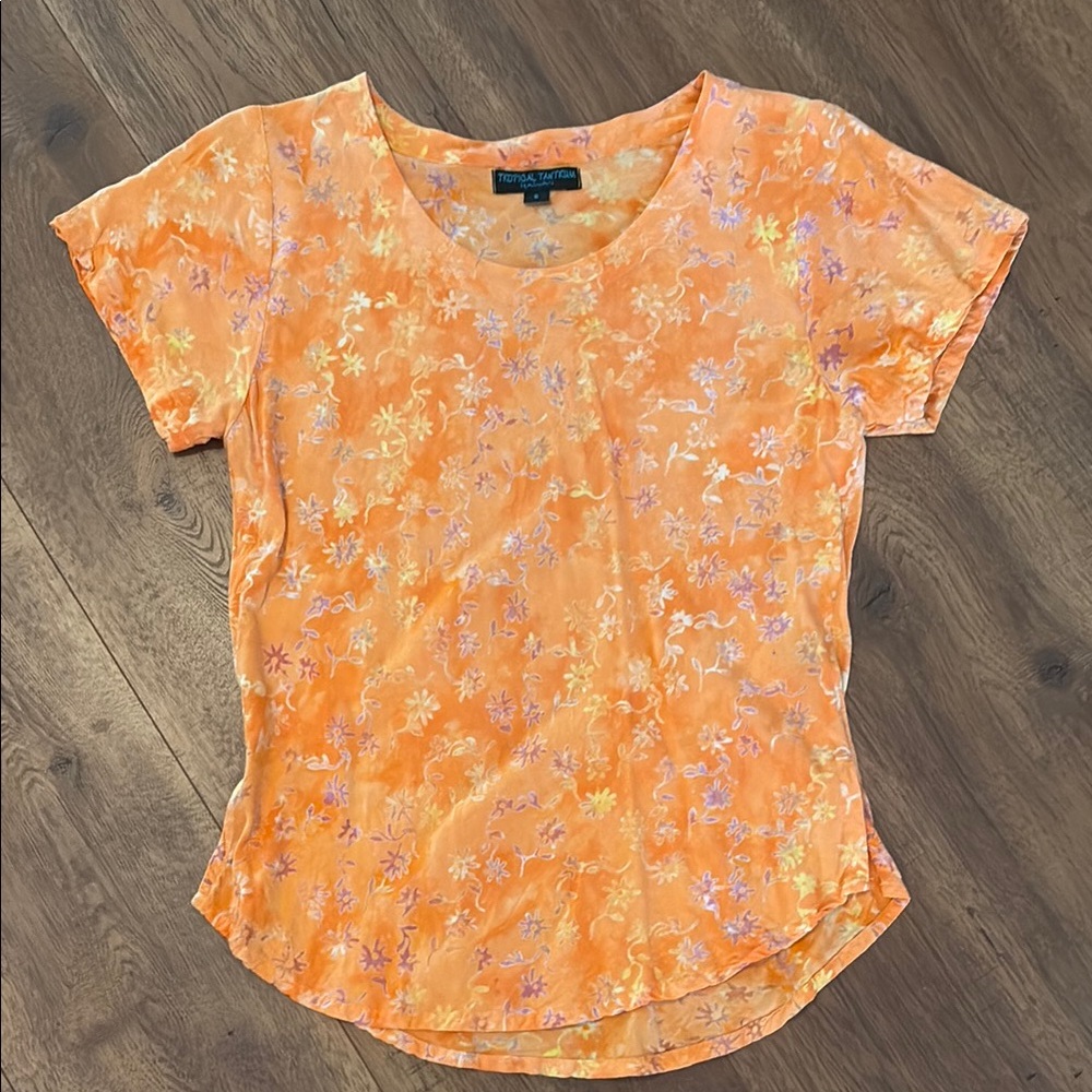 Feminine Hawaiian Fitted Short Sleeve T-Shirt with Rounded Neckline